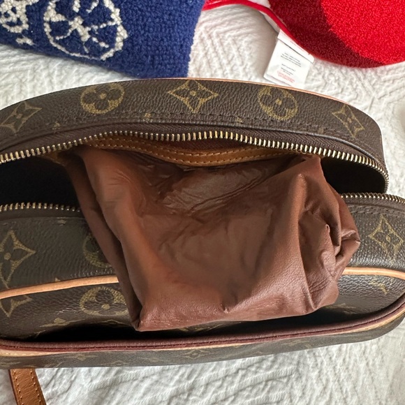 authentic!!!! louis vuitton blois monogram canvas crossbody - Picture 13 of 16